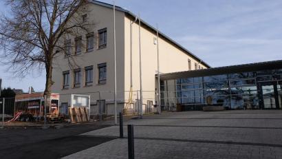 Bild: le
Die Schulsanierung in Floß geht voran. Seit dieser Woche ist das Baugerüst abgebaut.