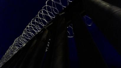 Bild: Gregory Bull/AP/dpa
Die US-Regierung unter Donald Trump hat nach eigenen Angaben mit Massenabschiebungen begonnen. (Archivbild)