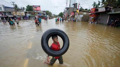 Bild: Eranga Jayawardena/AP
Extremwetter stört weltweit den Schulbetrieb. (Archivbild)