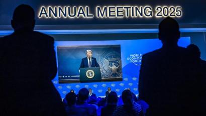 Bild: Michael Buholzer/KEYSTONE/dpa
Drei Tage nach seinem Amtsantritt ließ sich Trump beim Weltwirtschaftsforum zuschalten.