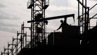 Bild: Monika Skolimowska/dpa
Trübe Aussichten für die Baubranche. (Archivbild)