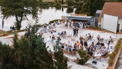 Archivbild: Jonas Birk Foto- &amp; Videografie/exb
Die erst im Vorjahr eröffnete Strandbar (Bild) am Thumsenreuther Erlenweiher ist unter neuer Führung. Nach dem Aus der Vorpächter übernimmt Campingplatzpächter Philipp Sanders zusammen mit seiner Frau Stefanie die Leitung. Start soll spätestens im Mai sein.