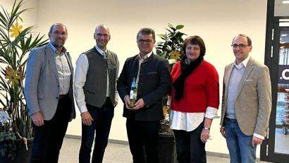 Bild: BBV Oberpfalz/exb
Einen intensiven Austausch gibt es zwischen Bayerischem Gemeindetag und Bayerischen Bauernverband in der Oberpfalz. Im Bild (von links) Direktor Peter Huber, Bezirkspräsident Ely Eibisch, dem Vorsitzenden des Bayerischen Gemeindetags in der Oberpfalz, Martin Birner, Bezirksbäuerin Rita Götz und Bezirksgeschäftsführer Hubert Hofmann.