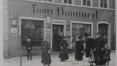 Bild: Archiv Hermann 
Die Schaufensterfront des Anwesens Kummert aus den 1920er-Jahren war bis in die Hild-Ära unverändert geblieben.