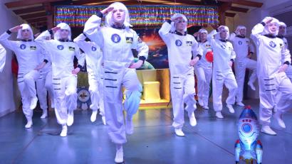 Bild: jr
Die Tänzerinnen der Juniorengarde traten unter anderem als Astronauten auf.