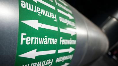 Symbolbild: Marijan Murat/dpa
Die Wärmeplanung soll auch zeigen, welche Möglichkeiten es zum Beispiel für Fernwärme gibt.