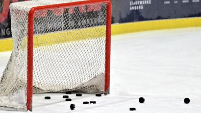 Symbolbild: Hubert Ziegler
Die schwere Verletzung der Haßfurter Torhüterin überschattete das Spiel der 1b des 1. EV Weiden am Wochenende.