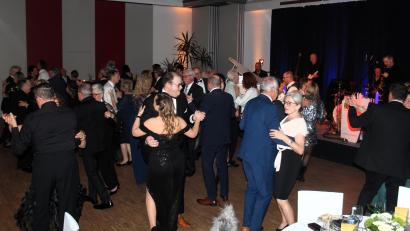 Bild: stg
Die Tanzfläche bei der KEM-Gala im Foyer der Mehrzweckhalle war stets gut gefüllt.