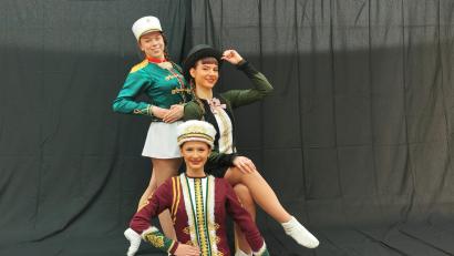 Bild: Portner
Anna Augustin (links), Pauline Zach und Julia Simon (vorne) freuen sich auf ihre Soloauftritte.