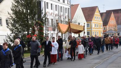 Bild: bö
Seit 1771 halten die Hohenburger ihr damals gegebenes Versprechen, die Figur des Pestheiligen St. Sebastian in feierlicher Prozession durch den Markt zu tragen und um seinen Schutz vor Krankheit zu bitten.