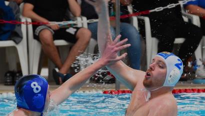 Archivbild: G. Büttner
Nikolaj Neumann (rechts/Szene aus einem früheren Spiel) traf gegen Darmstadt fünf Mal für den SV Weiden.