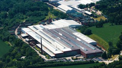 Bild: Läpple-Automotive/exb
Rund 700 Menschen sind bei Läpple Automotive am Standort Teublitz (Bild) beschäftigt.