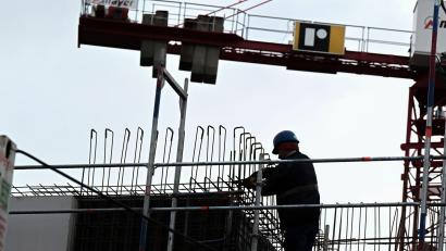 Bild: Bernd Weißbrod/dpa
Regierung senkt Wachstumsprognose