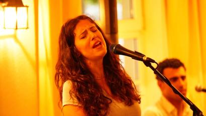 Bild: Ralf Triesch/exb
Ann Vriend mit Ihrer expressiven ,kraftvollen, soul-getränkte Stimme in Sulzbach Rosenberg zu Gast.