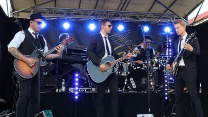 Bild: Hermann Utz
Die fünf Musiker der Live-Band „Acoustic Gravity“ überzeugen seit 15 Jahren auf der Bühne. Ihr unkonventionelles Konzept mit ausschließlich akustischen Instrumenten kommt beim Publikum an.