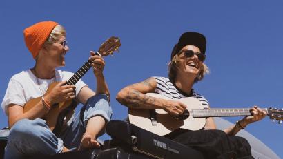 Bild:  Tina van Wickeren/exb
Elli Erl und Tina van Wickeren treten am Samstag, 15. Februar, im Burglengenfelder Keller No.10 auf.