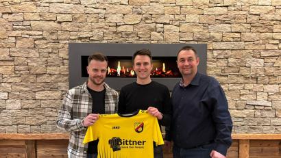 Bild: bgü
Die neuen Trainer des SV Kauerhof (von links), "Co" Tobias Hüttner, Konstantin Beck und Vorstandsmitglied Jochen Bittner.