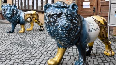 Bild: Stephan Huber
Die restaurierten Löwen vor dem Haupteingang des Rathauses in Amberg sind ein echter Hingucker.