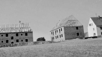 Bild: Archiv Baugenossenschaft/exb
An der Stanzenbachstraße in Altenstadt bei Vohenstrauß wurden in den 1950er Jahren Genossenschaftshäuser errichtet.