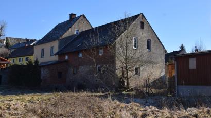 Bild: fla
Das Anwesen Bahnhofstraße 15 soll komplett entkernt werden, bevor es an den Investor übergeben wird.