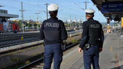 Symbolbild: Bundespolizei/exb
Die Bundespolizei leitete sofort eine Fahndung ein. Vom Täter fehlt jedoch jede Spur.