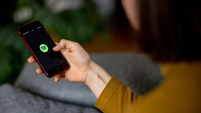 Bild: Fabian Sommer/dpa/dpa-tmn
Zahl der Spotify-Nutzer steigt.