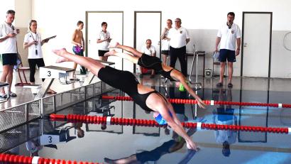 Bild: Büttner
Ab ins Wasser: Am Sonntag fanden die Wettbewerbe der Schwimm-Bezirksligen im Weidener Realschulbad statt.