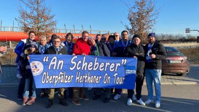 Bild: Isabell Straka
Die Hertha-Fans aus der Oberpfalz auf Tour. Natürlich waren sie beim Spiel am Samstag in Regensburg dabei.
