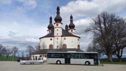 Archivbild: Tourismusregion Oberpfälzer Wald
Der Rad- und Freizeitbus Grenzland-Express wird eingestellt. Das Bild zeigt den Bus vor der Großen Kappl.