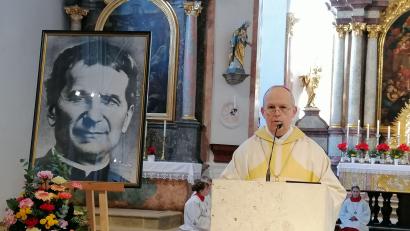 Bild: Claudia Klinger
Reinhard Pappenberger, Weihbischof der Diözese Regensburg, ermuntert beim Gottesdienst zum Don-Bosco-Fest in Ensdorf, sich stark zu machen für ein friedliches Miteinander.