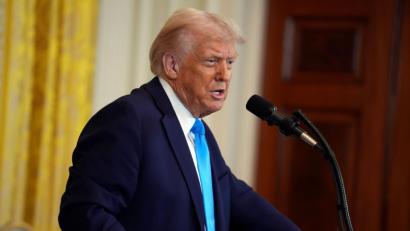 Bild: Evan Vucci/AP/dpa
US-Präsident Donald Trump wirbt für ein Abkommen mit dem Iran.