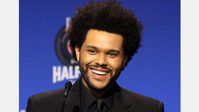 Bild: Perry Knotts/NFL/AP/dpa
The Weeknd zeigt sich in seiner ersten Spielfilm-Hauptrolle. (Archivbild)