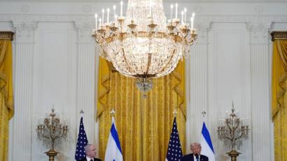 Bild: Alex Brandon/AP/dpa
Auch bei Trumps Pressekonferenz mit Netanjahu wird deutlich: Es weht ein neuer Wind im Weißen Haus.