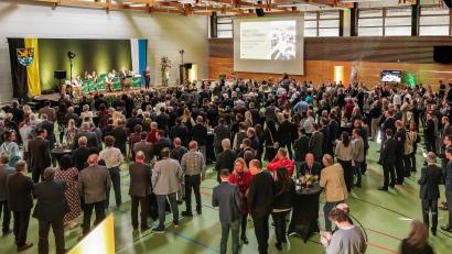 Bild: Peter Mayer/exb
Rund 400 geladene Gäste nehmen am Jahresempfang der Großen Kreisstadt Schwandorf in der Oberpfalzhalle teil.