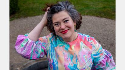 Bild: Judith Kinitz/exb
Zum letzten Mal in dieser Spielzeit lädt Nora Gomringer zu "Tinte & Terz" im Bühnenraum des Stadttheaters Amberg.