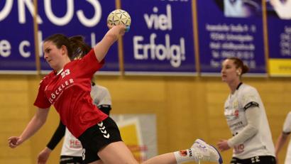Bild: mhs
Maja Müller (links) und ihre Teamkolleginnen von der HSG Nabburg/Schwarzenfeld empfangen am Samstag die SG Helmbrechts/Münchberg.