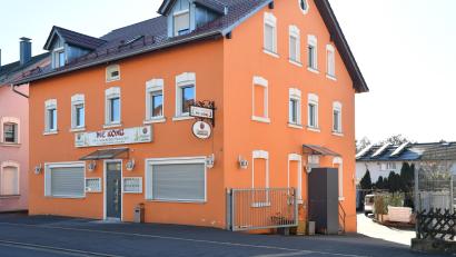 Bild: Petra Hartl
Zwar prangt noch der Schriftzug "Me Kong" an der Fassade, doch schon in wenigen Monaten wird das Restaurant "Como" heißen: Dann soll es hier Sushi und panasiatische Küche geben.