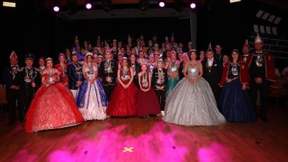 Bild: Katharina Luber/exb
Der Faschingsverein Stammtisch Botzersreuth in Floß veranstaltete ein großes Prinzenpaartreffen.