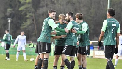 Archivbild: Hubert Ziegler
Juhu, endlich wieder ein Testspiel: Wegen schlechter Trainingsbedingungen freuen sich die Spieler der DJK Ammerthal auf das Duell mit dem SC Großschwarzenlohe.