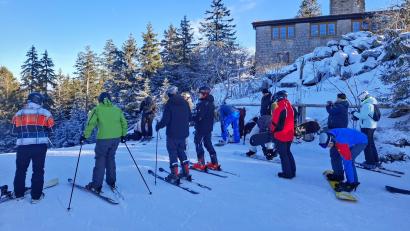 Bild: Wilhelm Zapf/exb
Die Nordabfahrt am Ochsenkopf ist bei Ski-Touristen dank Kunstschnee-Auflage eine beliebte Anlaufstelle. Die kalte, aber schneelose Witterung wirkt sich auch auf die anderen Lifte aus.