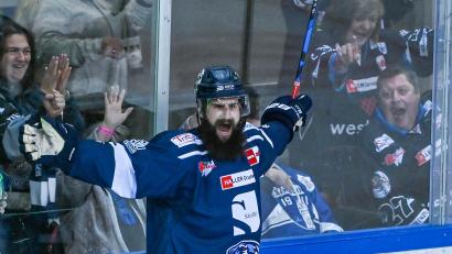 Archivbild: Armin Weigel/dpa
Cody Lampl lief in der DEL unter anderem für die Straubing Tigers auf.