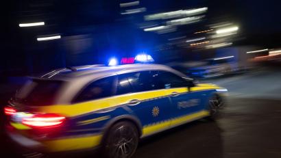 Symbolbild: Marijan Murat/dpa
Die Polizei ist auf der Suche nach Zeugen, die etwas zu einer Verfolgungsfahrt im Januar bei Rimbach (Landkreis Cham) sagen können.