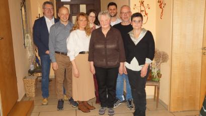 Bild: wel
Bürgermeister Martin Prey (links) und die Kinder, Schwieger- und Enkelkinder gratulierten Margarete Gillitzer zum 80. Geburtstag.
