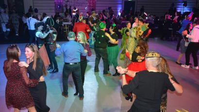 Bild: jr
Eifrig wurde am Samstagabend in der Mehrzweckhalle getanzt.