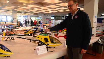 Bild: Kunz
Albert Dotzler ist stolz auf seinen Hubschrauber, einen "Uni Star 60".