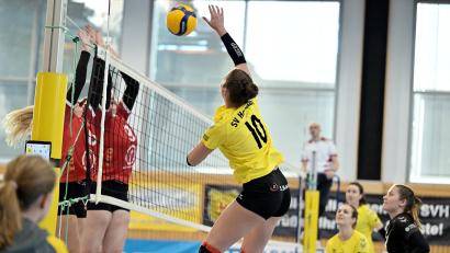 Bild: Hubert Ziegler
Lorena Tilgen (Nummer 10) wurde beim SV Hahnbach als Spielerin des Spiels ausgezeichnet.