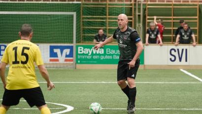 Bild: ref
Timo Rost, der ehemalige Trainer des FC Amberg, lief in der Krötenseehalle im Trikot des 1. FC Nürnberg auf.