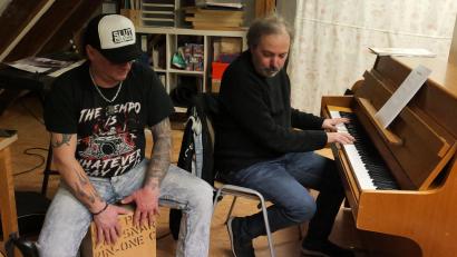 Bild: Florian Wein/exb
Hier ein Eindruck von den ersten musikalischen Proben mit Dominik Roßmeisl und Florian Klein.