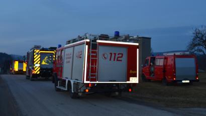 Bild: dob
Dutzende Feuerwehrkräfte aus der Umgebung fuhren am Montagnachmittag gegen 17 Uhr nach Spielhof.