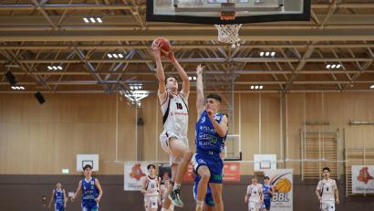 Bild: Dieter Jäschke
Auch Lasse Werner (am Ball/Szene aus einem früheren Spiel) trug mit 14 Punkten zum Erfolg in Tübingen bei.
